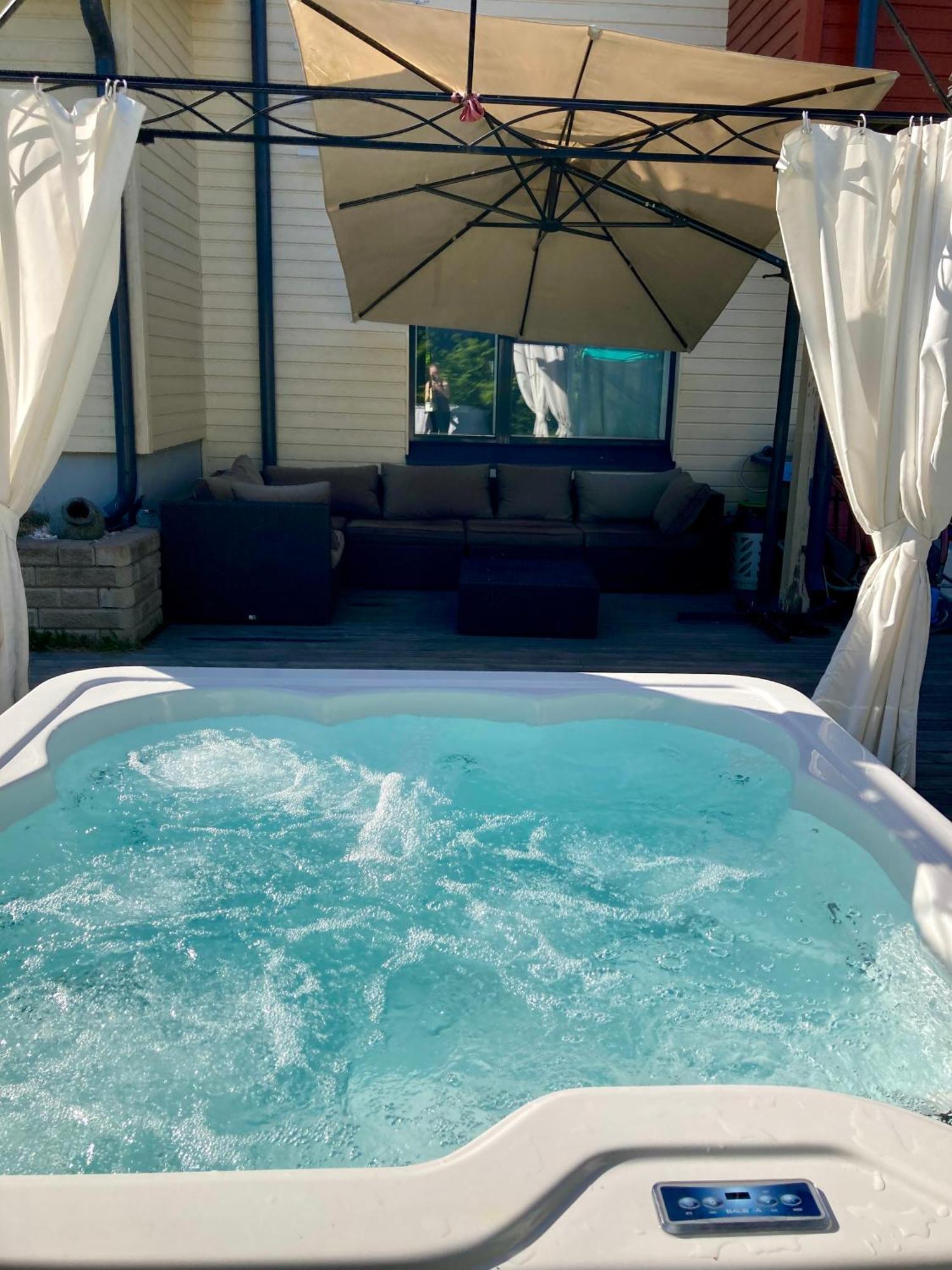 Cozy With Sauna, Outside Jacuzzi & Breakfast * Espoo