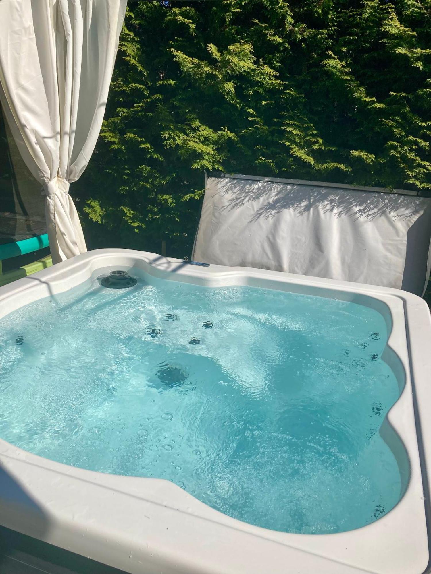 Cozy With Sauna, Outside Jacuzzi & Breakfast